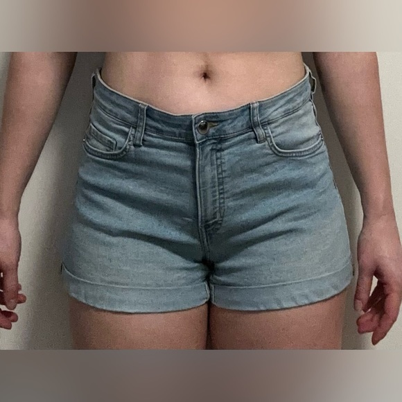 H&M high rise shorts, light denim blue, size 10 - Picture 4 of 4